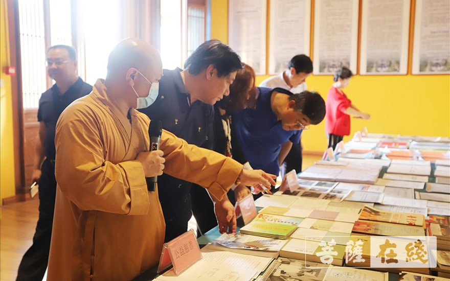 佛教-中国散文学会一行前往烟台合卢寺开展采风活动