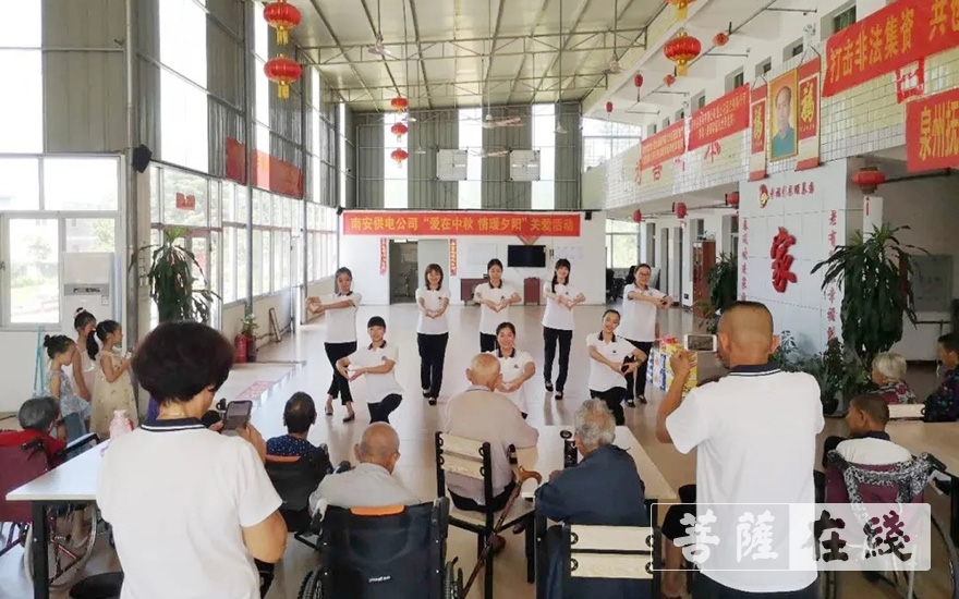 慈善-“喜迎国庆 欢度中秋” 南天普门慈善基金会系列慰问活动