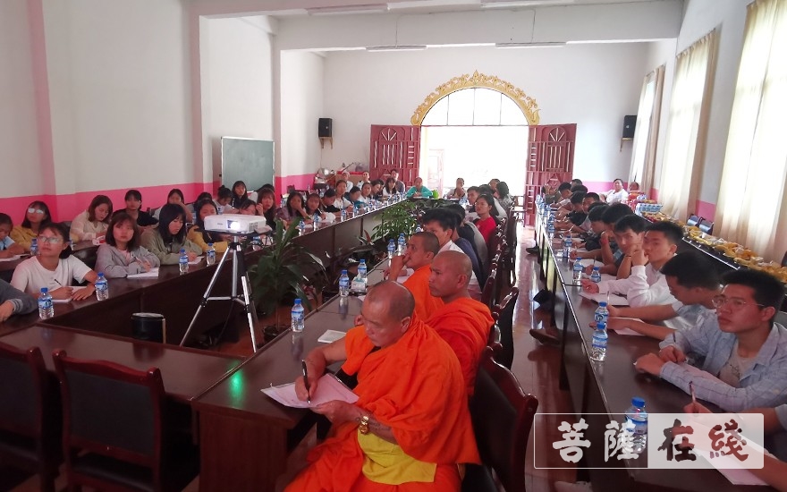 金龙寺-云南沧源金龙寺举行开展关爱本乡79名大学生助学活动