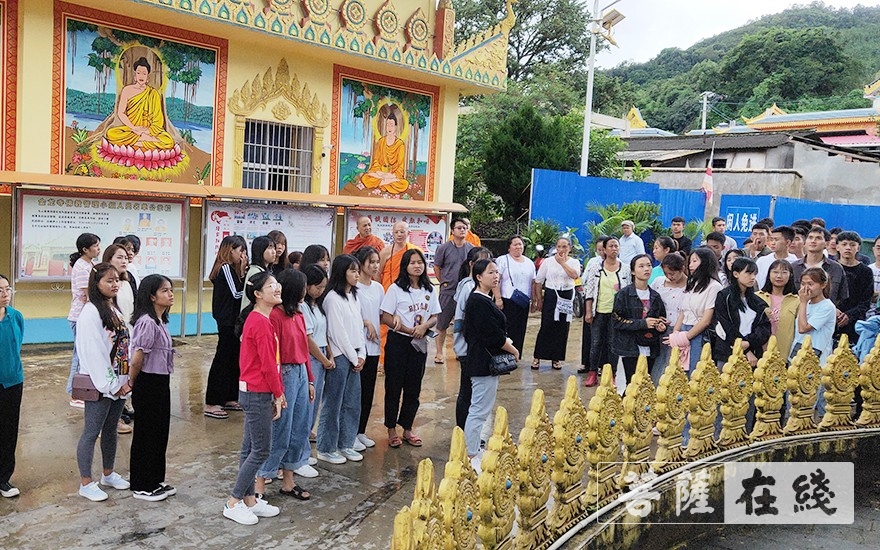 金龙寺-云南沧源金龙寺举行开展关爱本乡79名大学生助学活动