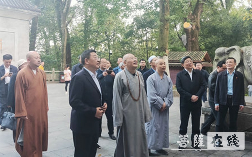 全国政协-全国政协民宗委杨小波一行调研长沙麓山寺和湖南佛学院 全国政协-全国政协民宗委杨小波一行调研长沙麓山寺和湖南佛学院