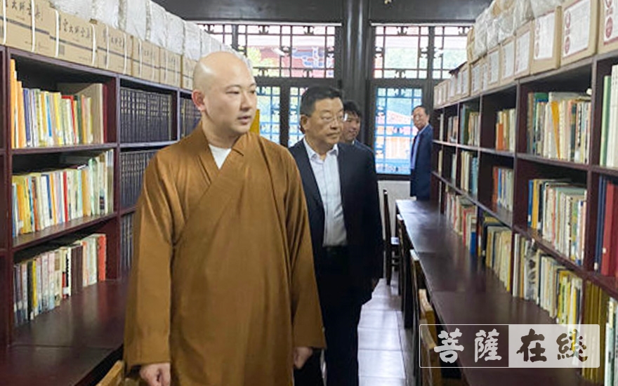 全国政协-全国政协民宗委杨小波一行调研长沙麓山寺和湖南佛学院 全国政协-全国政协民宗委杨小波一行调研长沙麓山寺和湖南佛学院