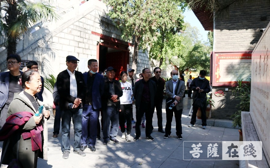 佛教-徐州民建泉山基层委员会在兴化寺内开展重阳登高活动