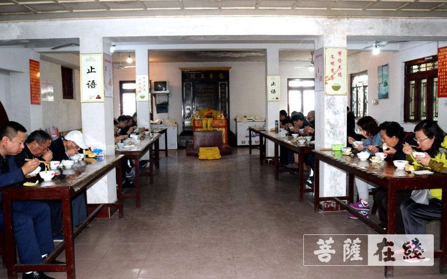 佛教-徐州民建泉山基层委员会在兴化寺内开展重阳登高活动