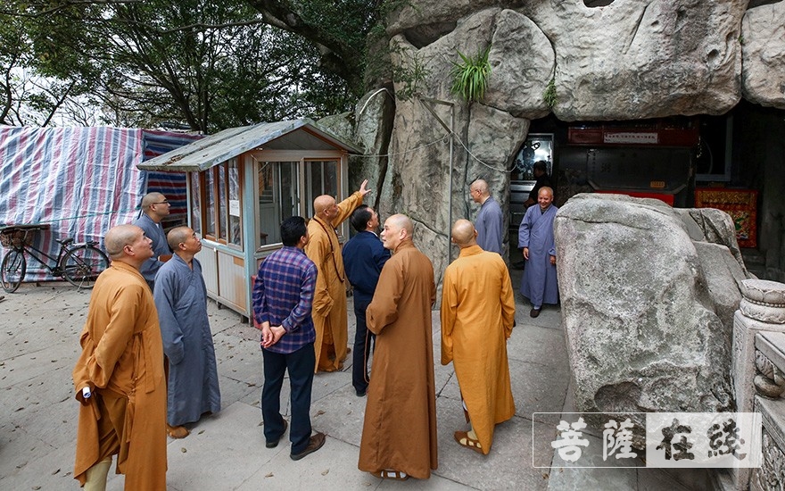 佛教-道慈大和尚一行赴宝陀讲寺、法雨禅寺等检查香会期安全工作