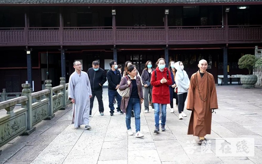 时政-上海市闵行区民宗办副主任袁佩琴一行调研天童禅寺