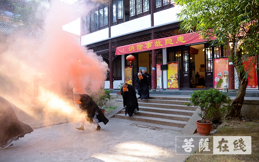 开原-无锡开原寺开展2020下半年度消防培训及应急逃生演练