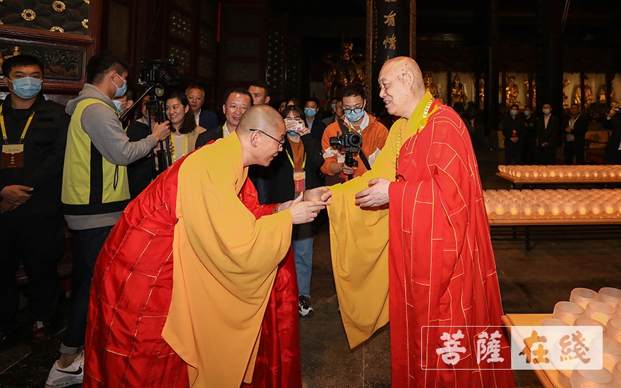 佛教-“点亮心灯”普陀山南海观音文化节启智慧、续光明