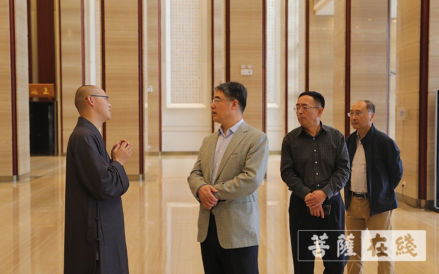 佛教-葫芦岛市委常委、统战部部长甄国强一行参访浙江佛学院