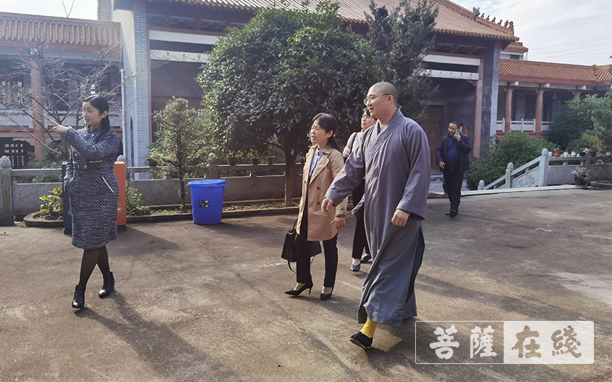 湖南省湘潭县委常委陈卫兵带队赴金霞山龙兴寺解决用水问题