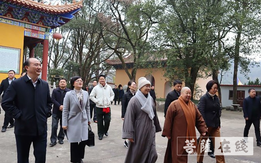 庐山-九江市委统战部及各县领导前往庐山万杉寺考察寺院宗教规范化管理推进工作