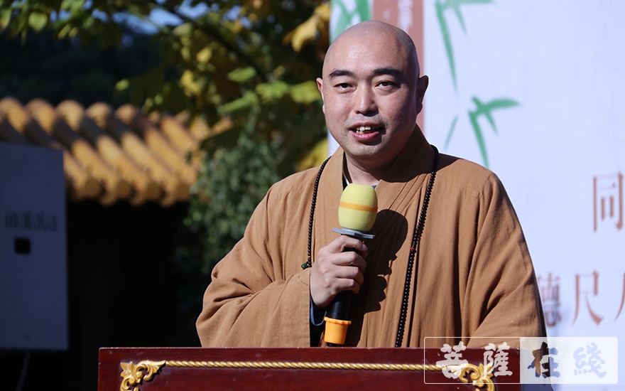 曙提法师致开幕词(图片来源:大菩文化 摄影:贺雪垠)