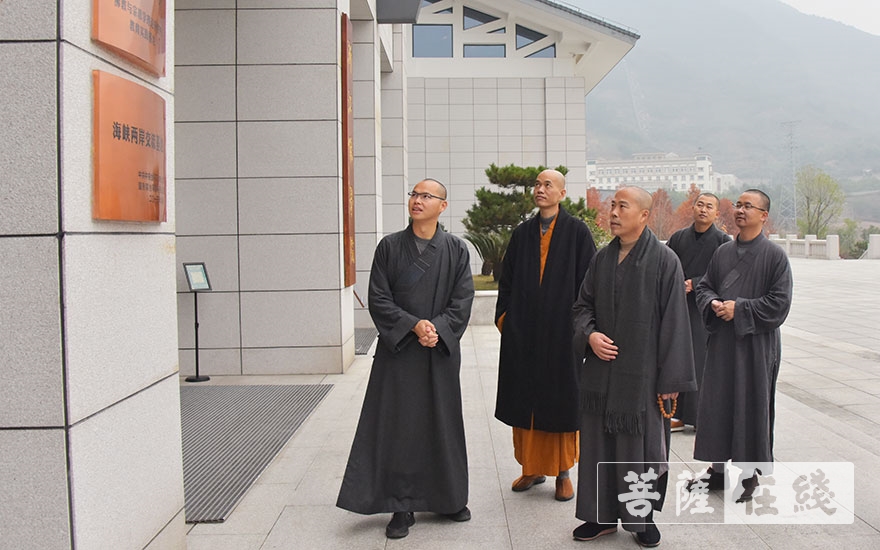 佛教-衢州市佛教协会会长妙泽法师一行赴浙江佛学院考察交流