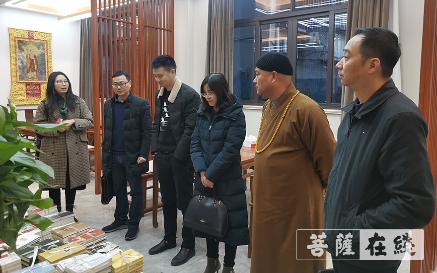 标准化管理-绍兴市委统战部副部长许浩翔一行赴龙华古寺调研宗教场所标准化管理工作