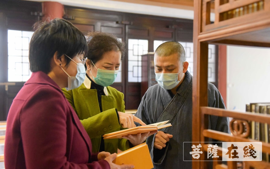 时政-广东省政协民宗委调研组一行赴珠海普陀寺调研