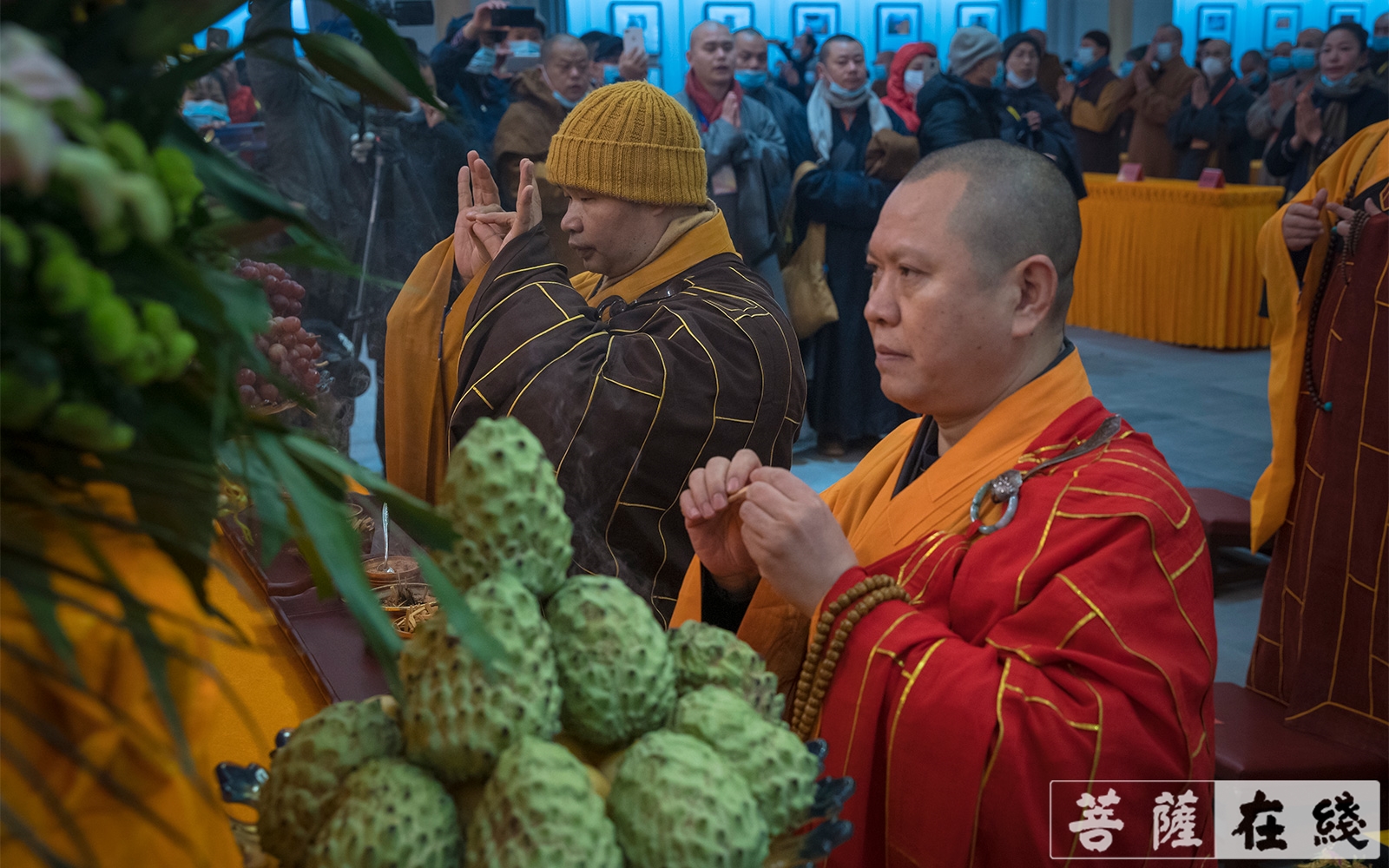 纯闻法师,清远法师拈香主法(图片来源:菩萨在线 摄影:李金洋)