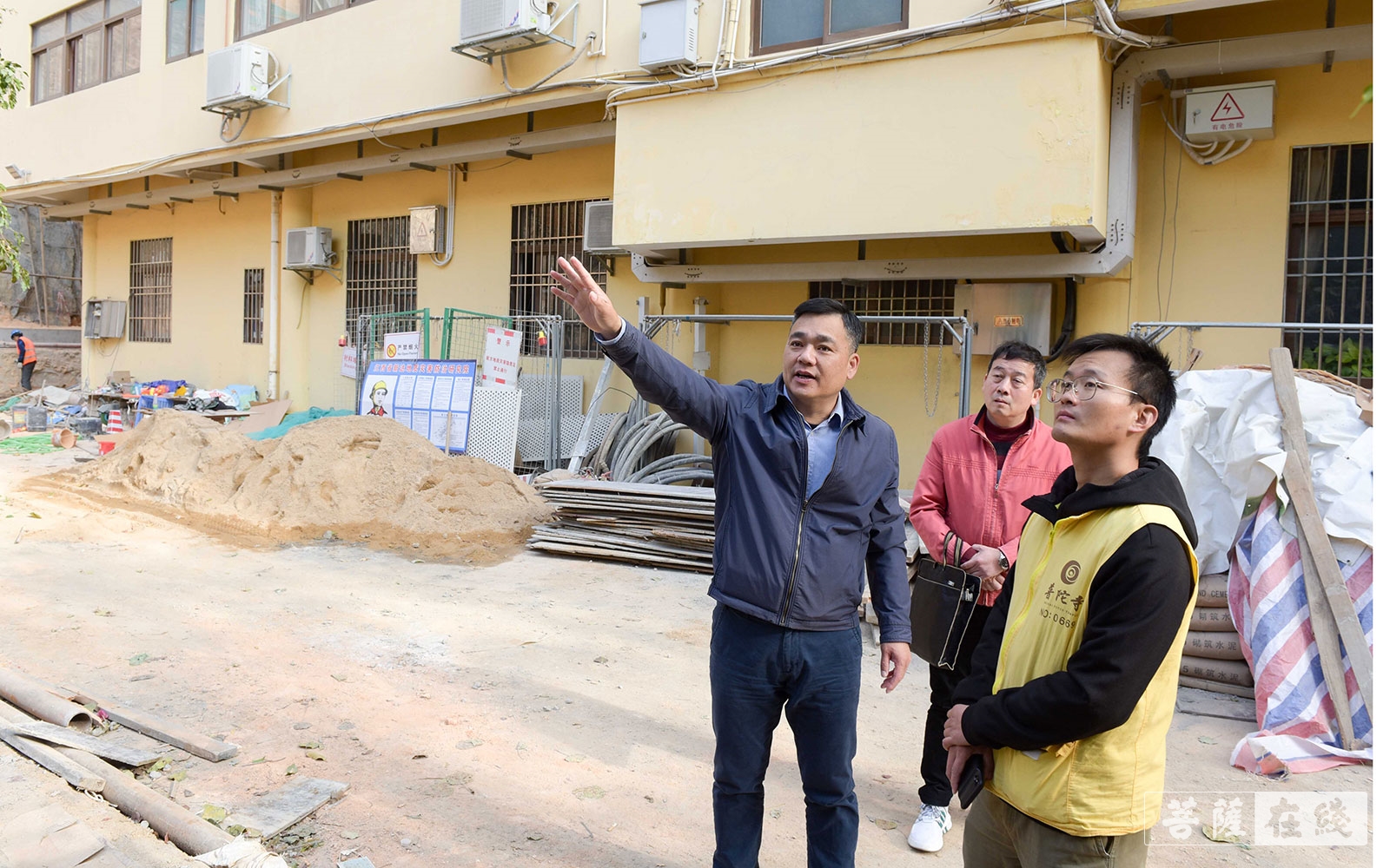 时政-珠海香洲区民宗局领导指导普陀寺开展元旦节前安全检查