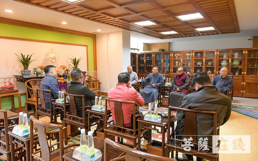时政-珠海香洲区民宗局领导指导普陀寺开展元旦节前安全检查