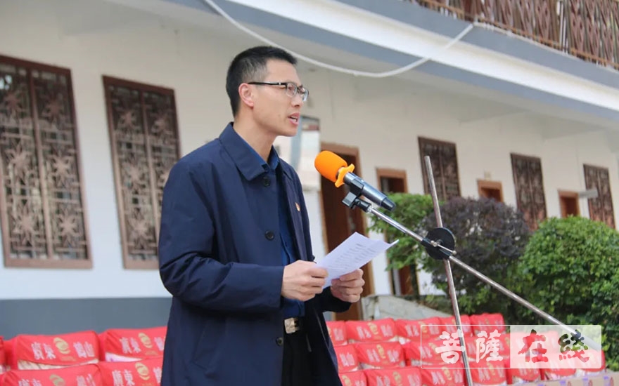 云门寺-韶关云门寺常住前往必背镇慰问困难群众