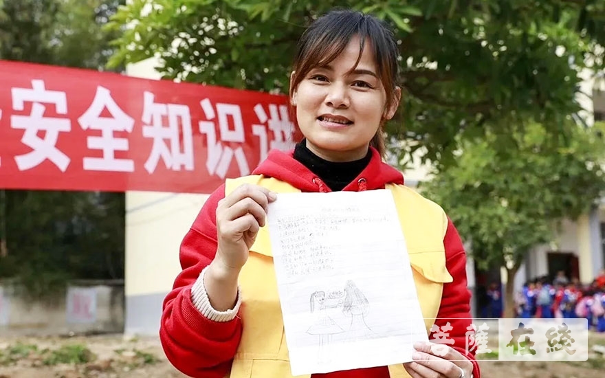 正能量-广西龙华古寺《一人一桌》公益项目捐赠仪式暨安全知识讲座助学行圆满结束