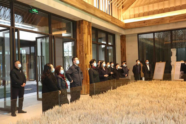 佛教-田向利在乐山调研强调：以坚定文化自信推进宗教中国化行稳致远