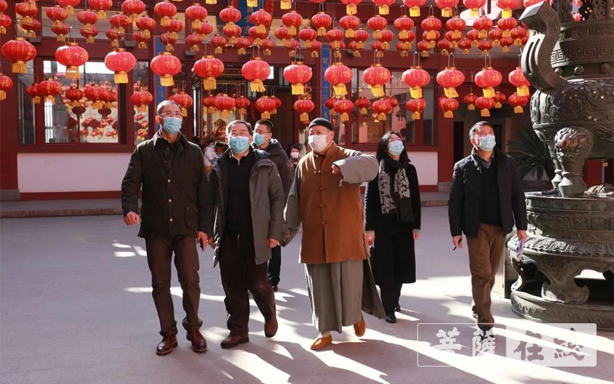 疫情-上海闵行区副区长吴志宏前往七宝教寺视察疫情防控等工作
