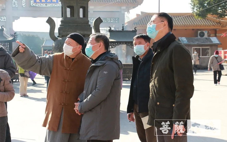 疫情-上海闵行区副区长吴志宏前往七宝教寺视察疫情防控等工作