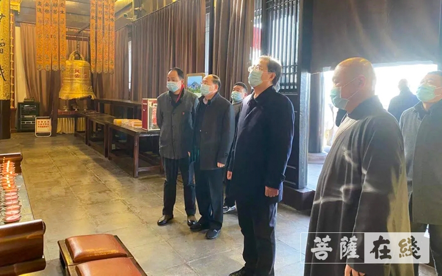 浙江湖州市-湖州市市人大常委会副主任曹德平一行前往显圣寺考察指导