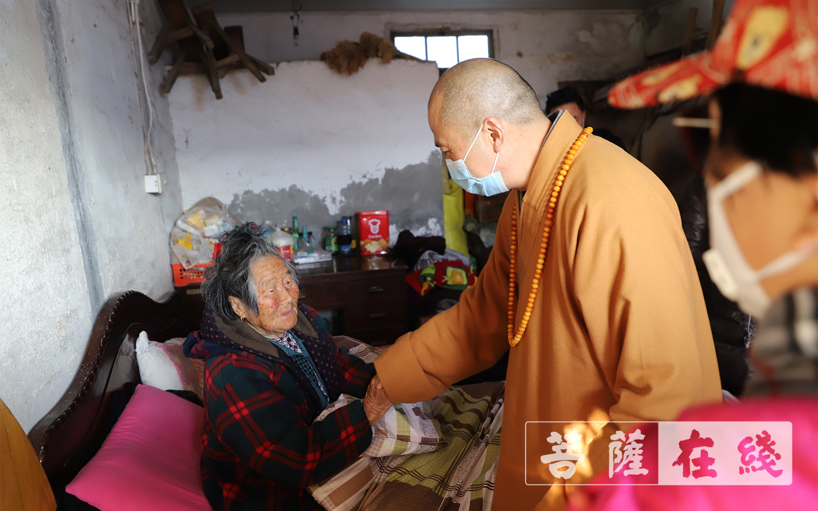 慈善-力行慈善  上海洪福寺举办腊八施粥慈善感恩活动
