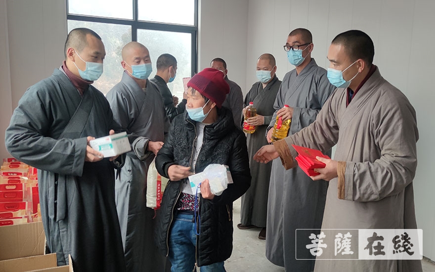 广化寺-黄岩广化寺开展慈善慰问环卫工人、孤寡老人活动