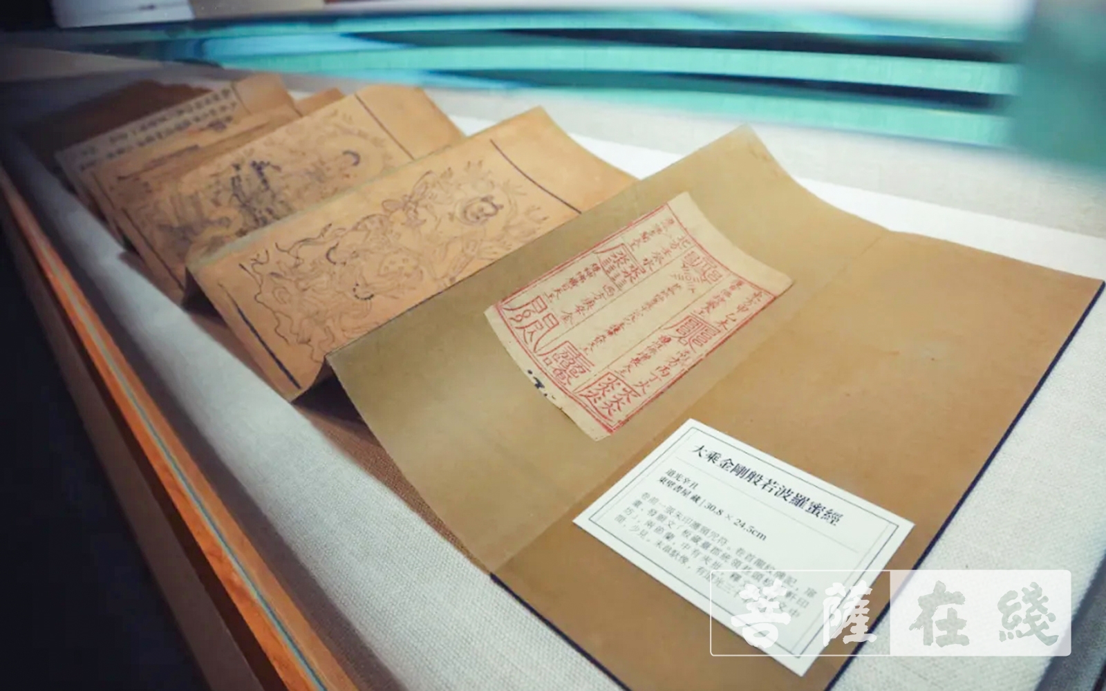 佛教-杭州净慈寺举办“卷舒自如”发现佛经之美经折装古代经书展