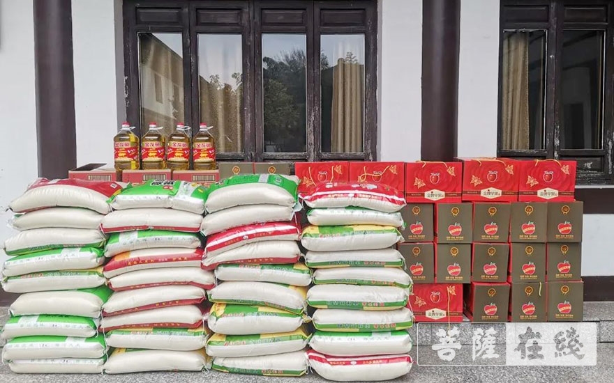 佛教-嘉兴精严讲寺慰问七星街道困难户