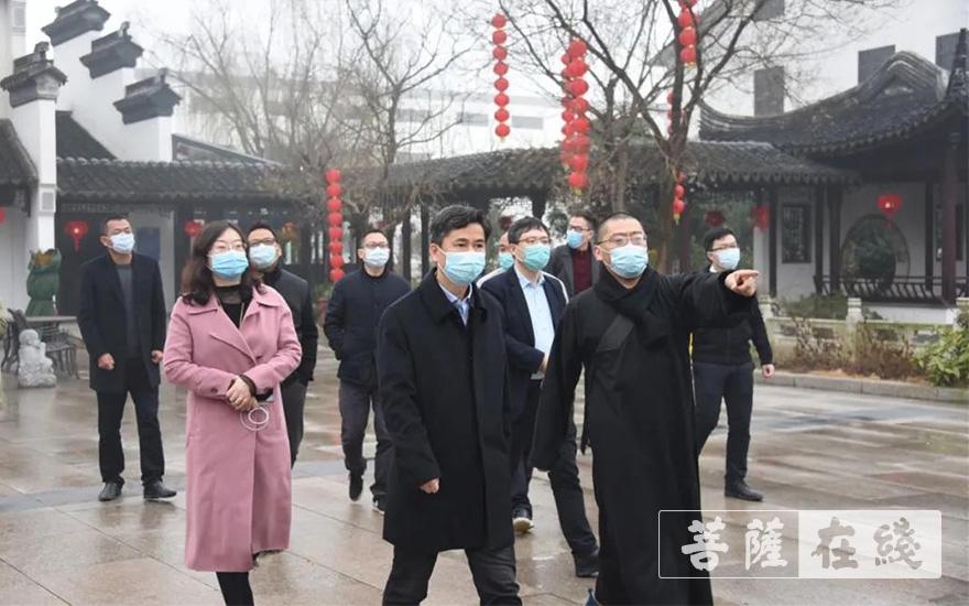 疫情-苏州相城区统战部部长一行调研圣堂寺疫情防控工作