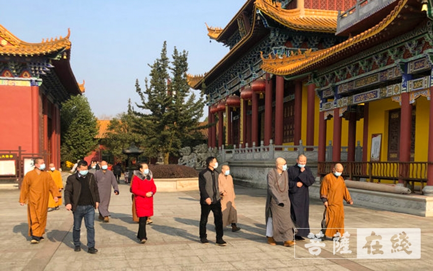 佛教-圣辉法师一行慰问百名孤残老人并考察调研邵阳市、娄底市部分寺院