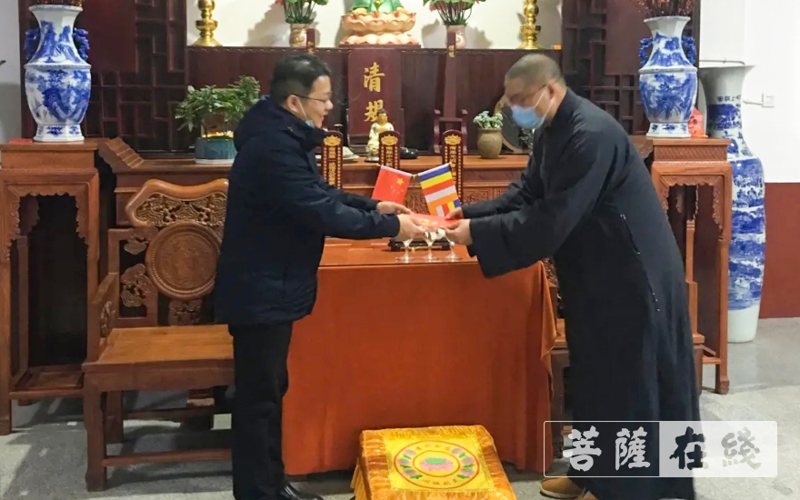 周峰-湘潭县统战部副部长、宗教局局长周峰赴龙兴寺开展视察慰问活动