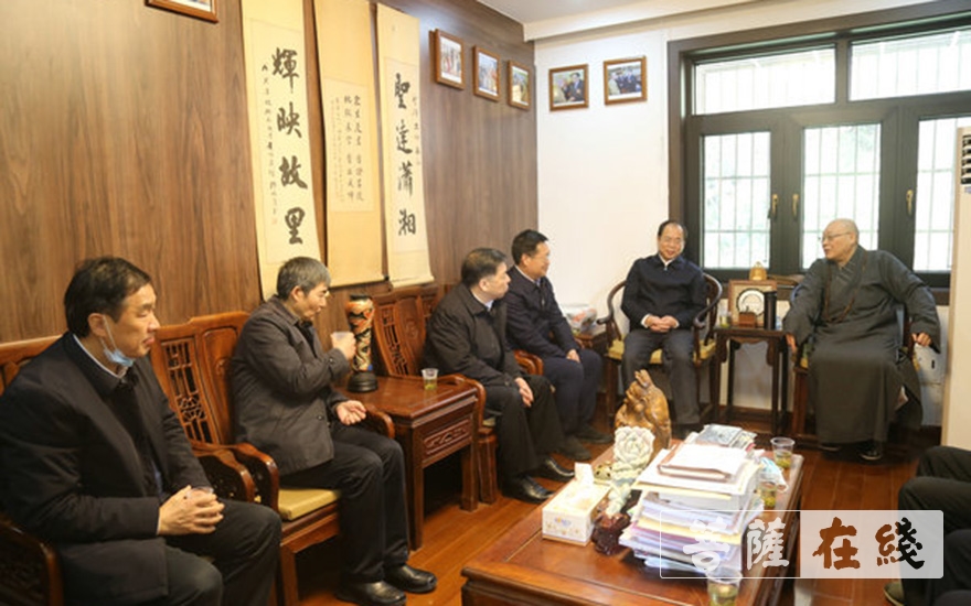 谭小平-长沙市委常委、统战部部长谭小平一行视察麓山寺疫情防控工作