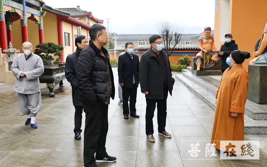 佛教-成都市委统战部副部长、民宗局局长田野一行赴彭州市困难寺院走访慰问