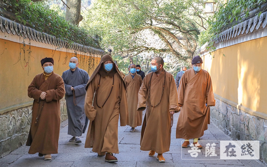 普陀山-道慈大和尚一行赴普陀山各寺院检查疫情防控及安全工作