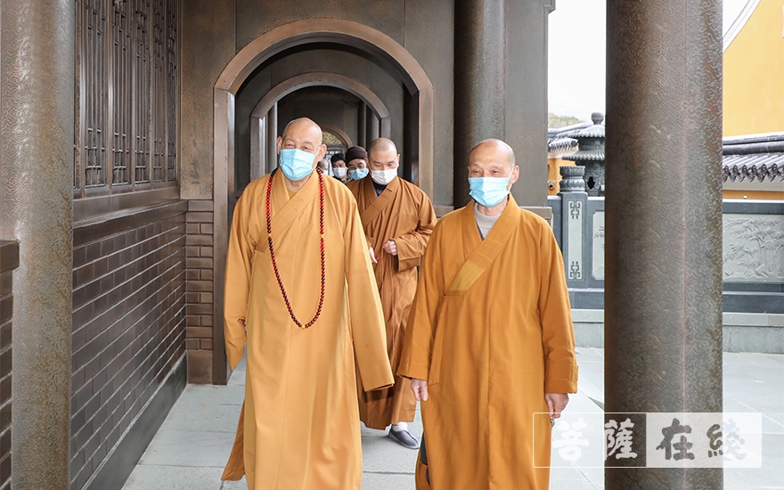 普陀山-道慈大和尚一行赴普陀山各寺院检查疫情防控及安全工作