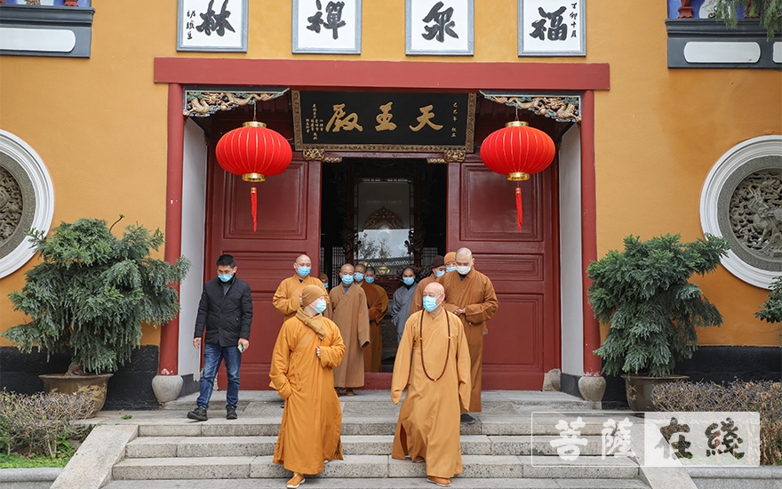普陀山-道慈大和尚一行赴普陀山各寺院检查疫情防控及安全工作
