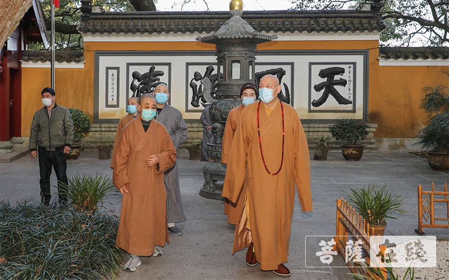 普陀山-道慈大和尚一行赴普陀山各寺院检查疫情防控及安全工作