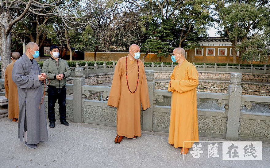 普陀山-道慈大和尚一行赴普陀山各寺院检查疫情防控及安全工作