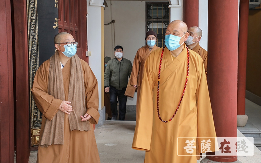 普陀山-道慈大和尚一行赴普陀山各寺院检查疫情防控及安全工作