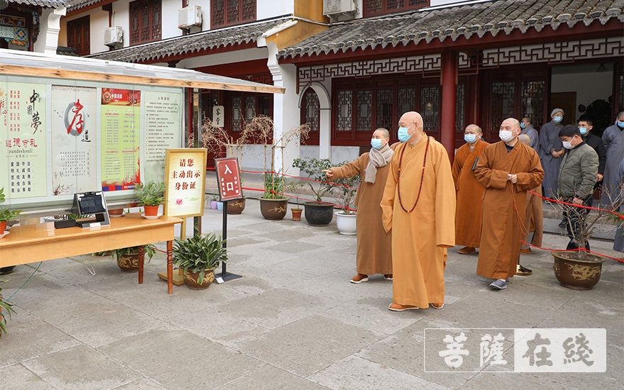 普陀山-道慈大和尚一行赴普陀山各寺院检查疫情防控及安全工作