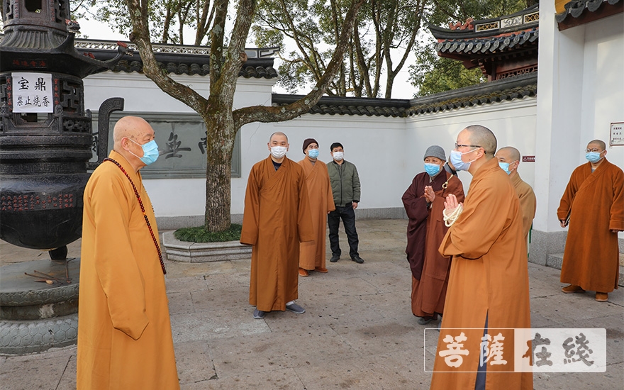 普陀山-道慈大和尚一行赴普陀山各寺院检查疫情防控及安全工作