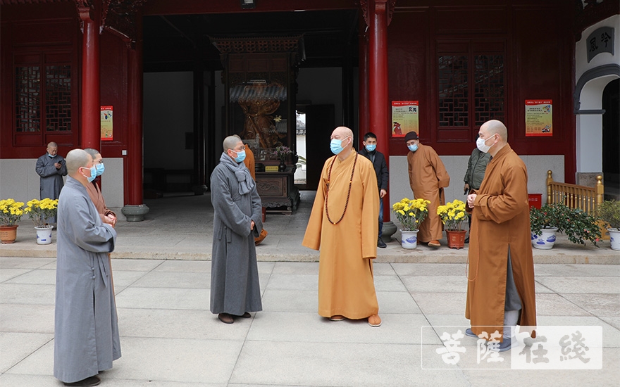 普陀山-道慈大和尚一行赴普陀山各寺院检查疫情防控及安全工作