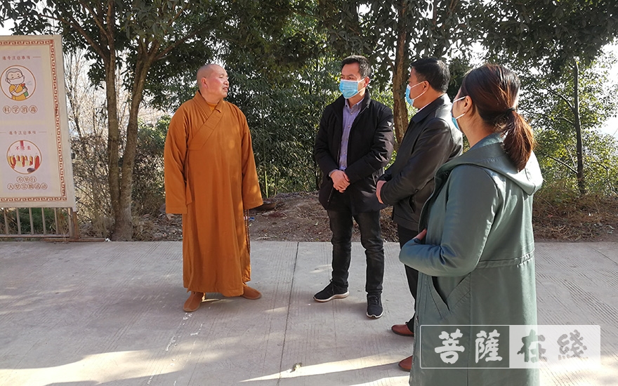 汉中市勉县勉阳街道办慰问天灯禅寺