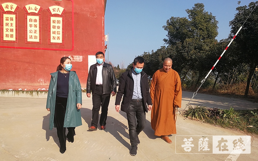 汉中市勉县勉阳街道办慰问天灯禅寺