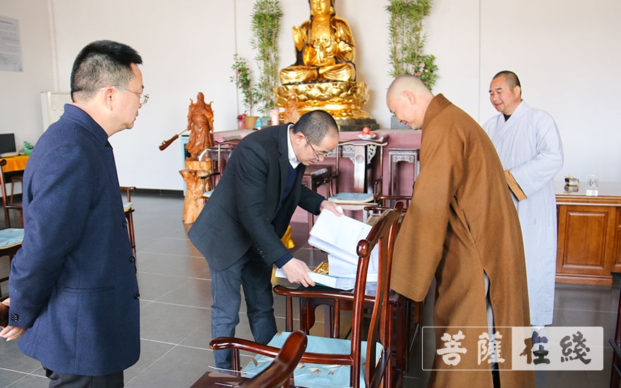 佛教-常州市金坛区委常委、统战部部长刘明江一行赴弥陀寺慰问调研