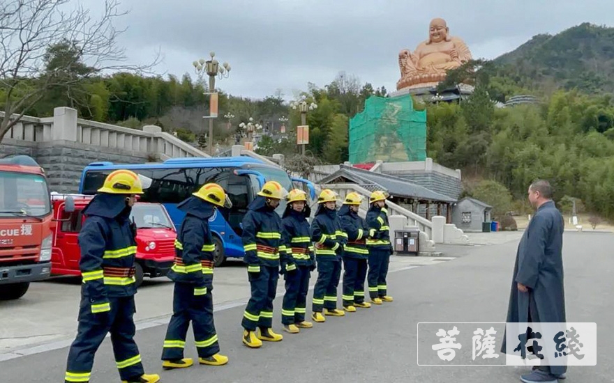 雪窦山-雪窦山资圣禅寺微型消防站举行节前消防演习